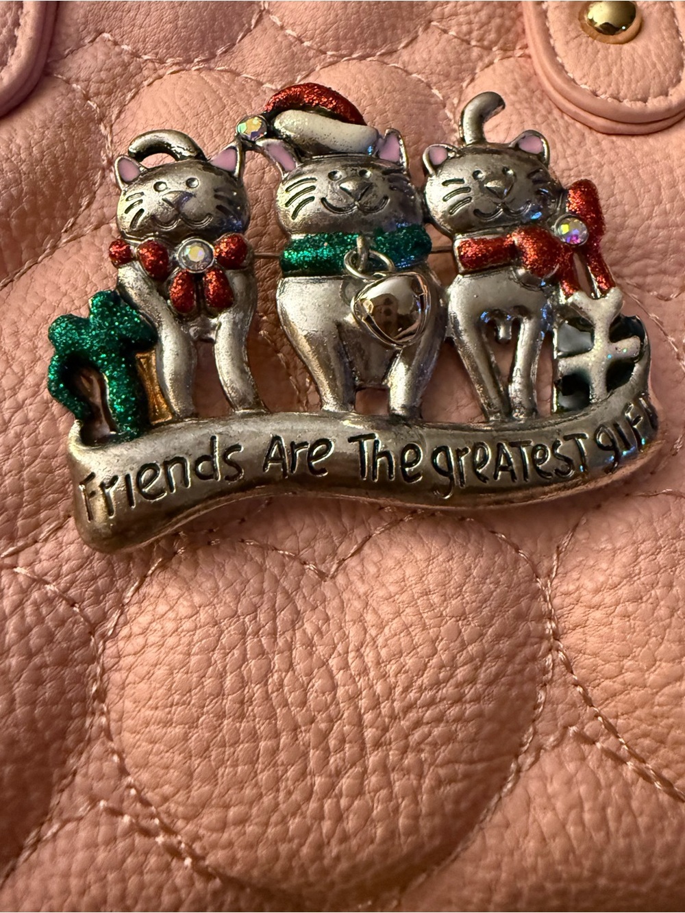 KC Vintage Collectible Cat Trio Holiday Brooch. ADORABLE